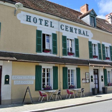 Hotel Le Central Boussac  エクステリア 写真