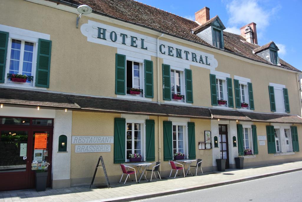 Hotel Le Central Boussac  エクステリア 写真