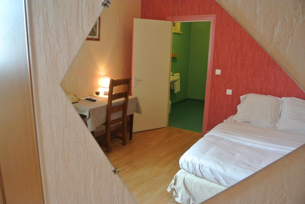 Hotel Le Central Boussac  部屋 写真