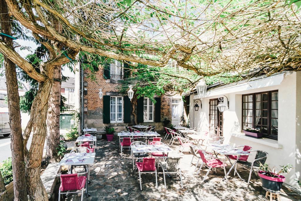 Hotel Le Central Boussac  エクステリア 写真