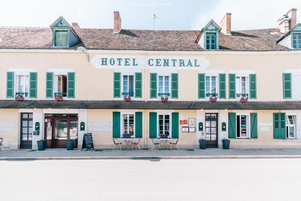 Hotel Le Central Boussac  エクステリア 写真